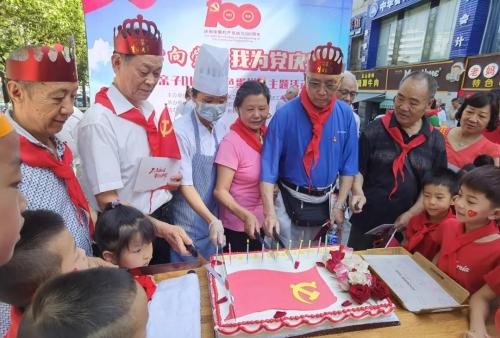 徐志摩死状：头上一个洞，左臂、左腿全部折碎，冰心悼词意味深长